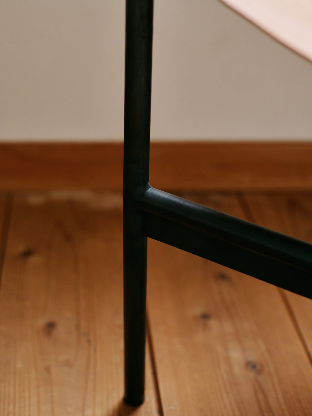 Organic handloomアイアンレザーチェア